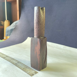 木彫小さめ原始木槌(紫檀•Ｒ342)342g コーン(トークセン)乾燥材 バトニング棒 ウッドハンマー 彫刻 マッサージ 2枚目の画像