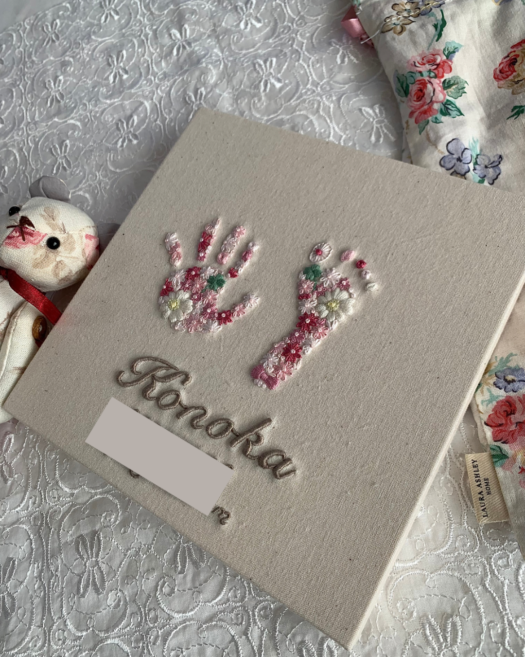 足形刺繍　足形アート　バースデーボード　命名書　出産祝い　ピンク 7,600円