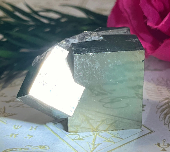 【怨念払い】パイライト　結晶　原石　ラフストーン　キューブ 1枚目の画像