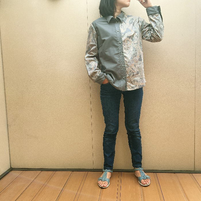 ペーズリー柄のちょっと大きめシャツブラウス