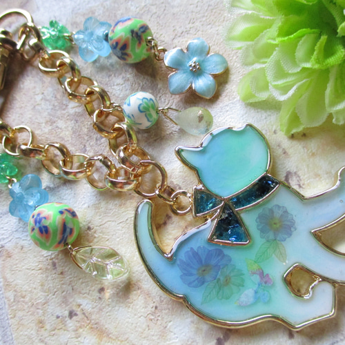 ◇2298完売 エメラルドグリーンの花猫と手毬 和風バッグチャーム ※1点 