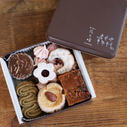 富良野花七曜のクッキー缶 大雪なたまご 北海道産小麦・バター こだわり素材 クッキー 焼菓子 誕生日プレゼント 1枚目の画像