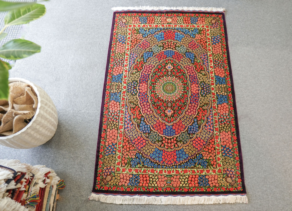 ペルシャ絨毯　クム産　イザテイ房　シルク　 3枚目の画像