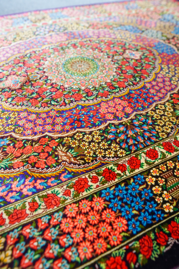 ペルシャ絨毯　クム産　イザテイ房　シルク　 11枚目の画像