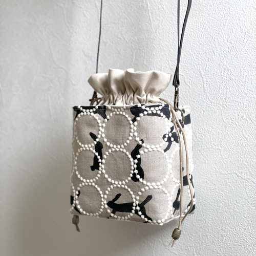 【sale】あおりポケットの巾着バッグ＊ミナペルホネン runrunrun ⚮̈ミナペルホネン runrunrun × tambourine ネリオバッグ あおり巾着