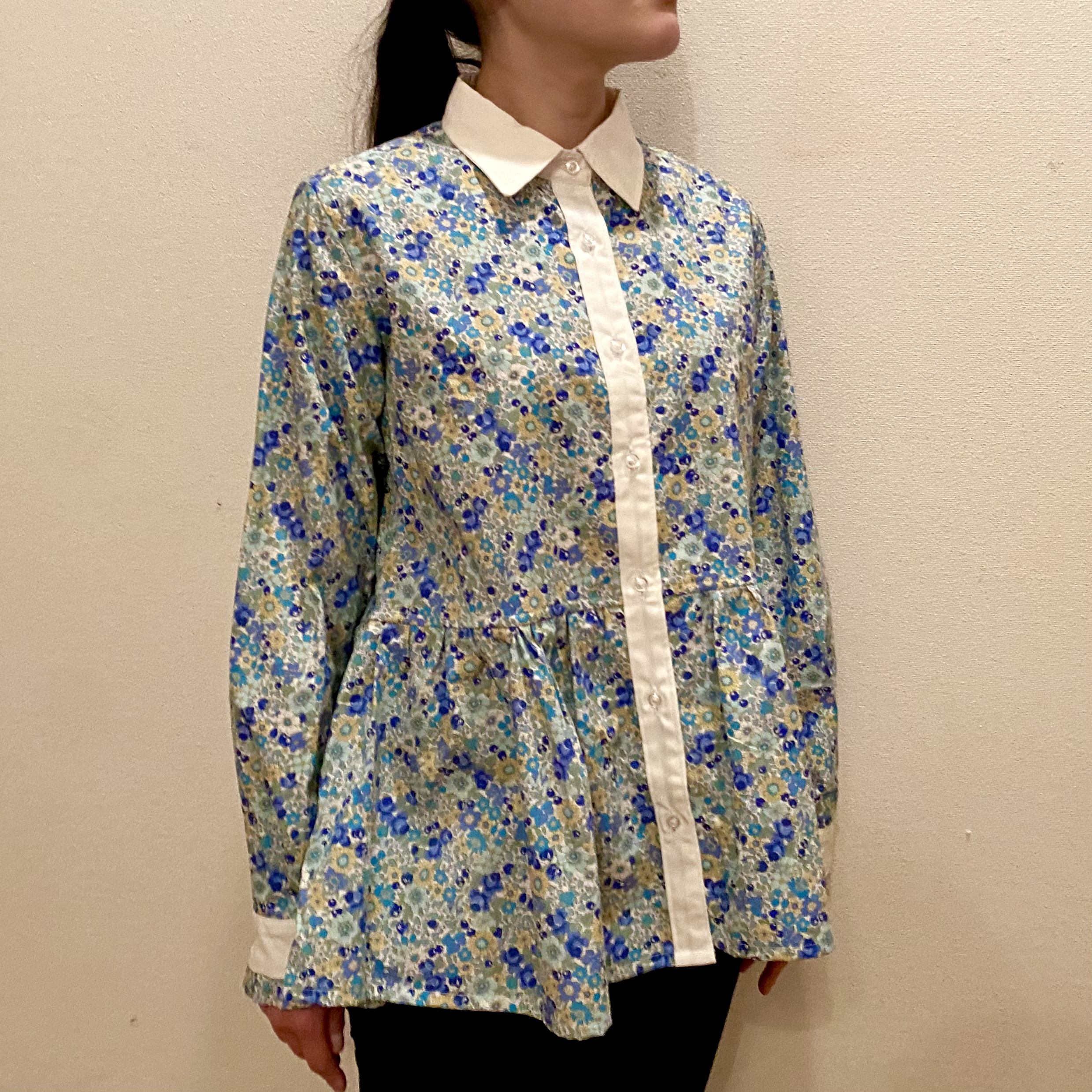 【ナチュラル可愛い】ブルー系花柄ティアードブラウス｜ゆったりふんわり｜ハンドメイド｜一点もの｜大人カジュアルに