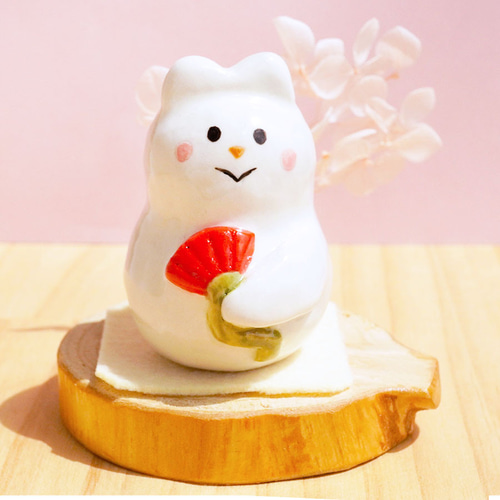 陶器製 白い猫の置物