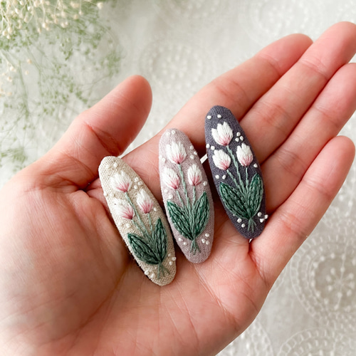 丸い形が愛らしい＊チューリップの刺繍パッチンピン ヘアピン 手刺繍  