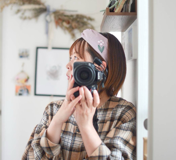 丸い形が愛らしい＊チューリップの刺繍ヘアターバン(ヘアバンド)/ハーフリネン 1枚目の画像