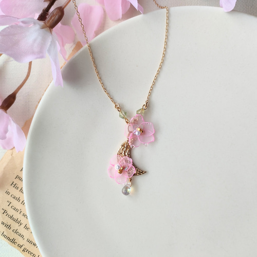月と桜」(ネックレス) ネックレス・ペンダント 空想刺繍店 通販