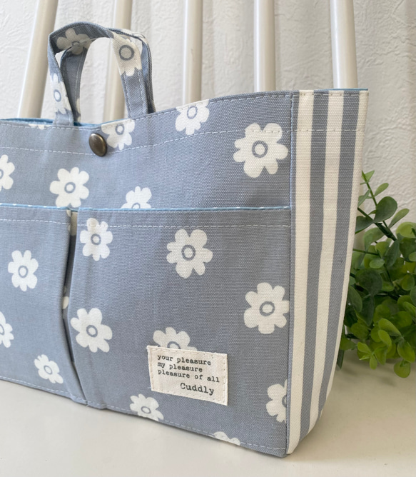 バッグインバッグ　Bag in Bag インナーバッグ　ペールブルーに白い小さな花柄 3枚目の画像