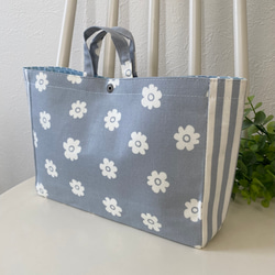 バッグインバッグ　Bag in Bag インナーバッグ　ペールブルーに白い小さな花柄 4枚目の画像