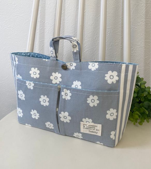バッグインバッグ　Bag in Bag インナーバッグ　ペールブルーに白い小さな花柄 1枚目の画像