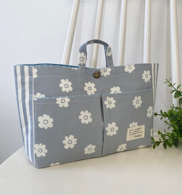 バッグインバッグ　Bag in Bag インナーバッグ　ペールブルーに白い小さな花柄 2枚目の画像
