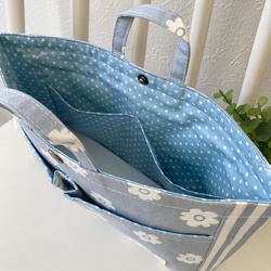 バッグインバッグ　Bag in Bag インナーバッグ　ペールブルーに白い小さな花柄 6枚目の画像