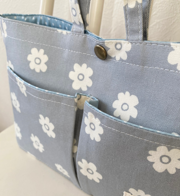 バッグインバッグ　Bag in Bag インナーバッグ　ペールブルーに白い小さな花柄 7枚目の画像