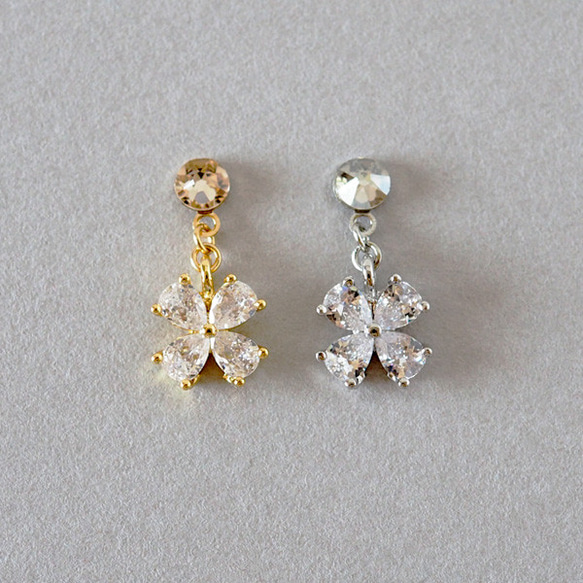 四葉のクローバー花のジルコニア 貼るピアス イヤリング 痛く