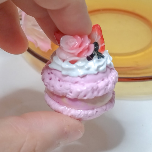 【マロングラッセ様】フェイクスイーツ◆薔薇＆マカロン飾り♡苺の華やかデコケーキ merci*M様】フェイクスイーツ◇薔薇飾り◇ホール苺サンド