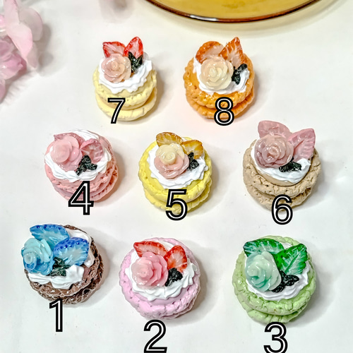 【マロングラッセ様】フェイクスイーツ◆薔薇＆マカロン飾り♡苺の華やかデコケーキ merci*M様】フェイクスイーツ◇薔薇飾り◇ホール苺サンド