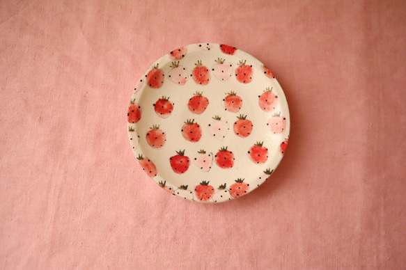※受注制作　粉引き赤とピンクのイチゴのケーキ皿 1枚目の画像