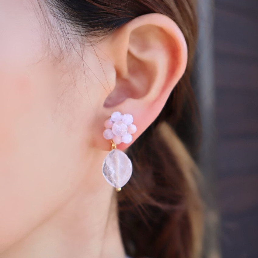 ピンク天然石の小花イヤリング ピアス　桜　さくら　ローズクォーツ　母の日　ピンクオパール　モルガナイト　4月誕生石　春