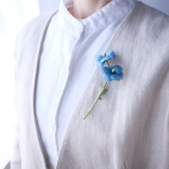 手染め布花で彩るコサージュ タイプc /ブルー 2枚目の画像