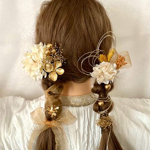 送料無料》♡ダリアとリボンの髪飾り♡ベージュ×ゴールド♡成人式 結婚