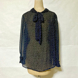 孔雀柄シースルーブラウス