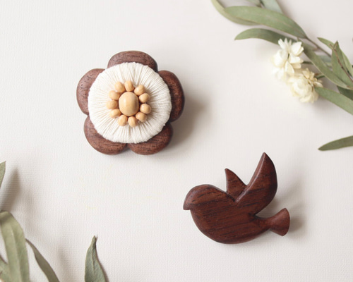 鳳凰の天然素材牙彫刻ブローチ＊＊＊＊(o^-^) 鳳凰の天然素材牙彫刻ブローチ＊＊＊＊(o^-^) 鳳凰の