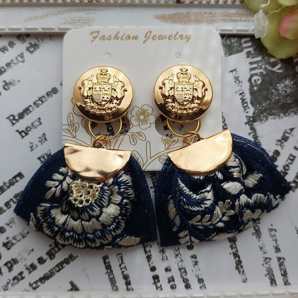 【ご検討中】2way* ホワイトフラワーにインド刺繍リボンタッセル ご検討中】2way* ホワイトフラワーにインド刺繍リボンタッセル