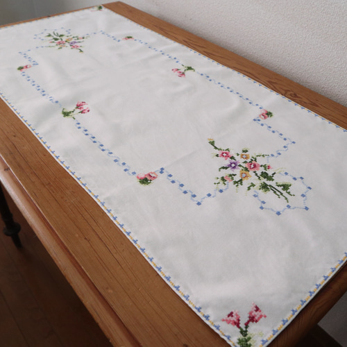 フランスの手仕事/可愛らしい小花のクロスステッチ手刺繍 生地