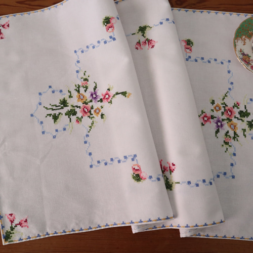 フランスの手仕事/可愛らしい小花のクロスステッチ手刺繍 生地