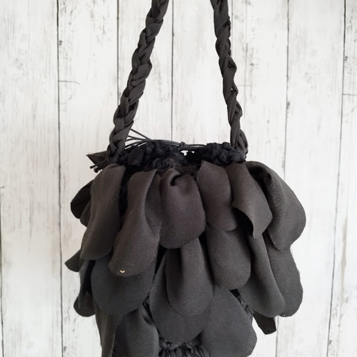 new antique kimono ¶ 黒着物裂き編み巾着バッグ◇シックで個性