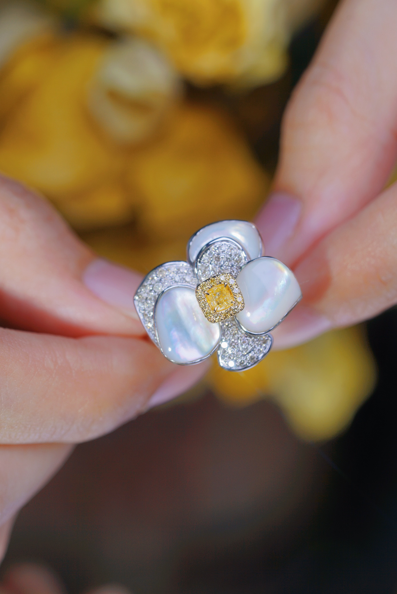 極美品 お花がモチーフ！ルビー&ダイヤモンドK18リング【磨き済み】 花モチーフ シェア&ダイヤモンドリングk18 指輪・リング パール