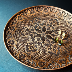 ペルシャの銅皿　飾り皿（ガラムザニー）Φ25ｃｍ【GHALAM ZANI -016】 11枚目の画像