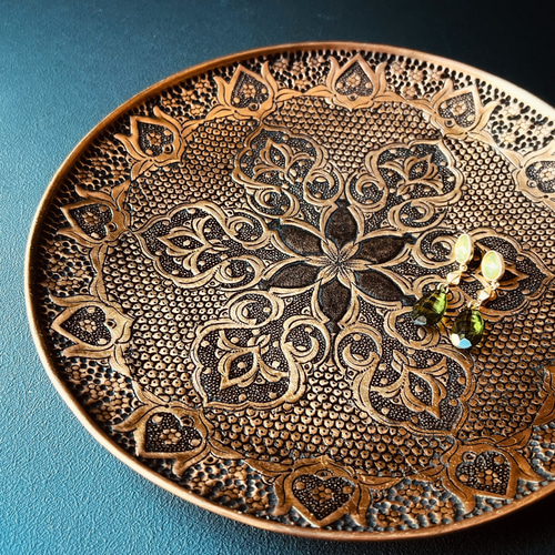 ペルシャの銅皿 飾り皿（ガラムザニー）Φ25cm【GHALAM ZANI -016