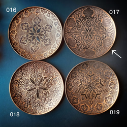 ペルシャの銅皿　飾り皿（ガラムザニー）Φ25ｃｍ【GHALAM ZANI -017】 9枚目の画像