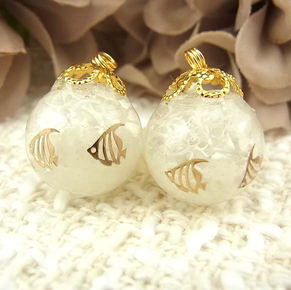 ガラスドーム16㎜ チャーム お魚 夜光砂 暗闇で光る ピアス 