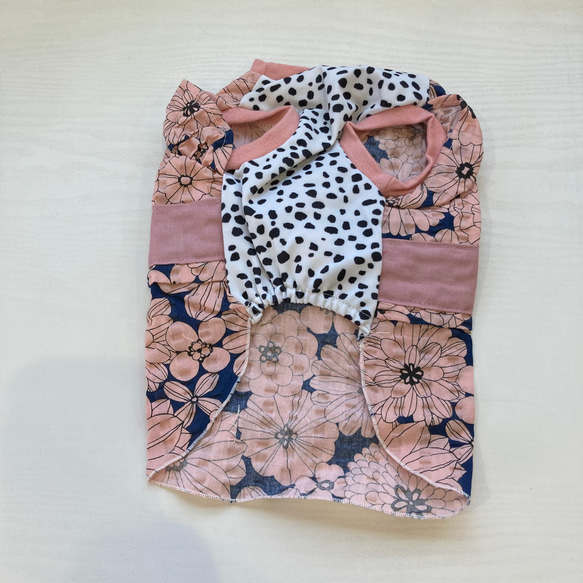 ☆小型犬　犬服　浴衣風タンクトップ　北欧風花柄（ピンク）Sサイズ　　接触冷感（お腹側生地） 3枚目の画像