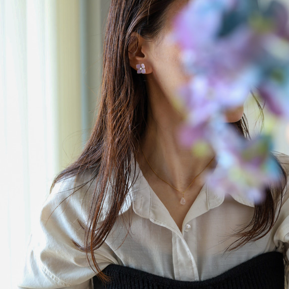 母の日にも！自分にも！紫陽花と雨のしずくのピアス／イヤリングとネックレスのセット 4枚目の画像