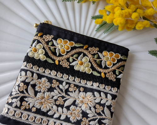 ミモザ♡  ウエイト枠   刺繍イニシャルポーチ♡ syam様 専用♡ ウエイト枠 刺繍イニシャルポーチ♡