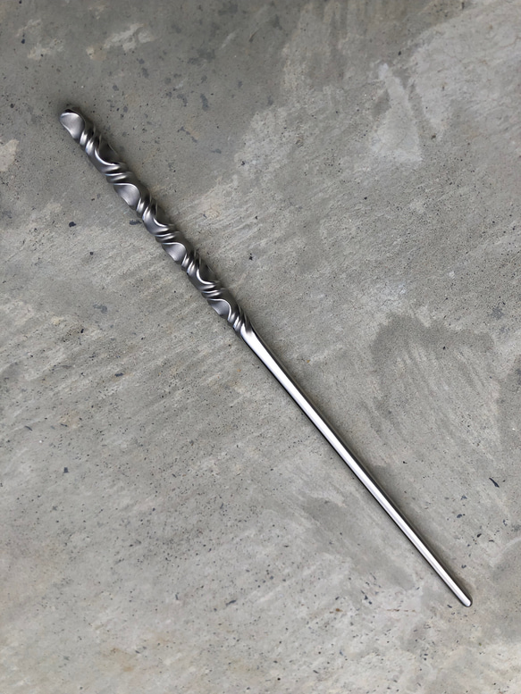 stainless wave twist hair stick long かんざし ヘアスティック 1枚目の画像