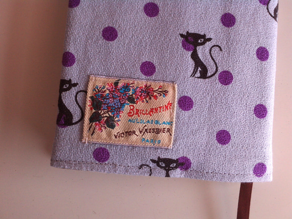 文庫本カバー（くろネコ、紫ドット、刺繡タグ） 2枚目の画像