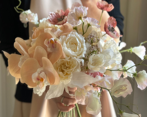 スイートピーと胡蝶蘭のブーケ【ブートニア付】 スイートピーと胡蝶蘭のブーケ【ブートニア付】 スイートピーと胡蝶蘭