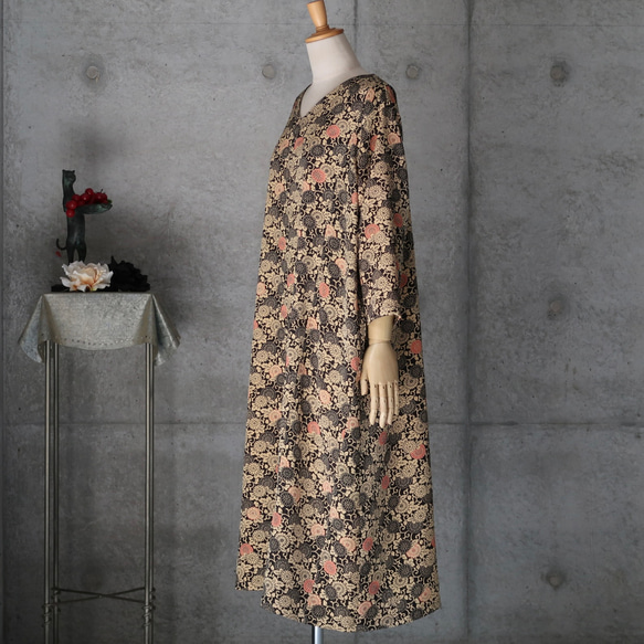 絹のワンピース/フリーサイズ　型染め　 kimono　着物リメイク 3枚目の画像