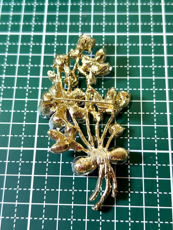 505 パーティブローチ‼️パープルの花びらにクリスタルダイヤとゴールドの枝がつきましたＡ 10枚目の画像