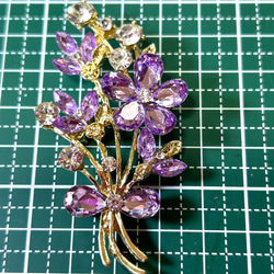 505 パーティブローチ‼️パープルの花びらにクリスタルダイヤとゴールドの枝がつきましたＡ 9枚目の画像