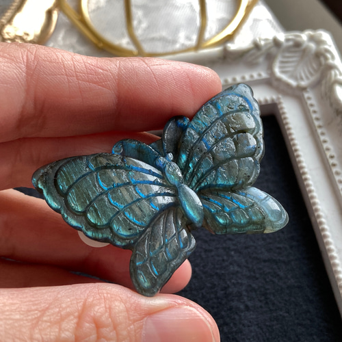 ラブラドライト彫刻置き石 B 【蝶モチーフ】 天然石 マスカレード 通販