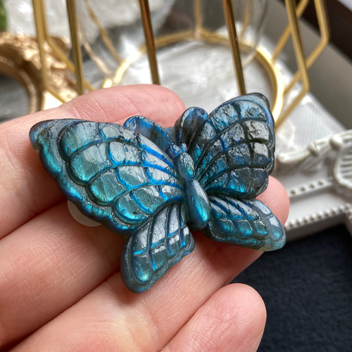 ラブラドライト彫刻置き石 B 【蝶モチーフ】 天然石 マスカレード 通販