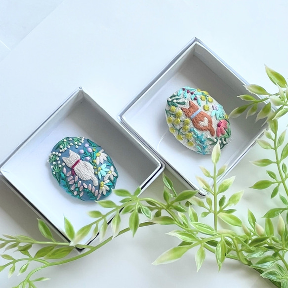 ねこと草花の刺繍ブローチ【Botanical】#247 14枚目の画像